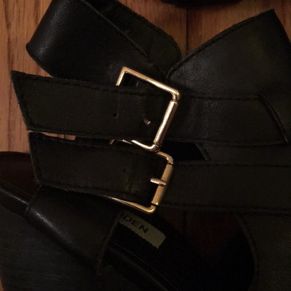 Black Bootie Heel - Picture 2 of 3